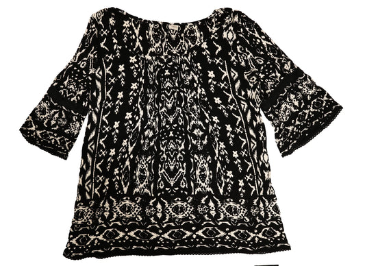 Romantic Charm: Pre-Loved Black and White Floral Blouse