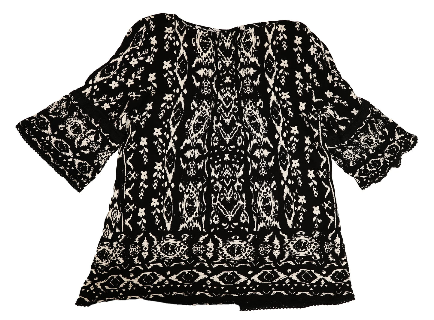 Romantic Charm: Pre-Loved Black and White Floral Blouse